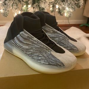 Yeezy QNTM (lifestyle) basketball